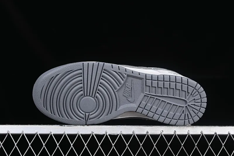 All Categories Nk SB Dunk Series Nk SB Dunk Low Low-top sneakers Nk Dunk Low North CDG joint-grey Three-party joint SB low-top casual sneakers FC1688-181